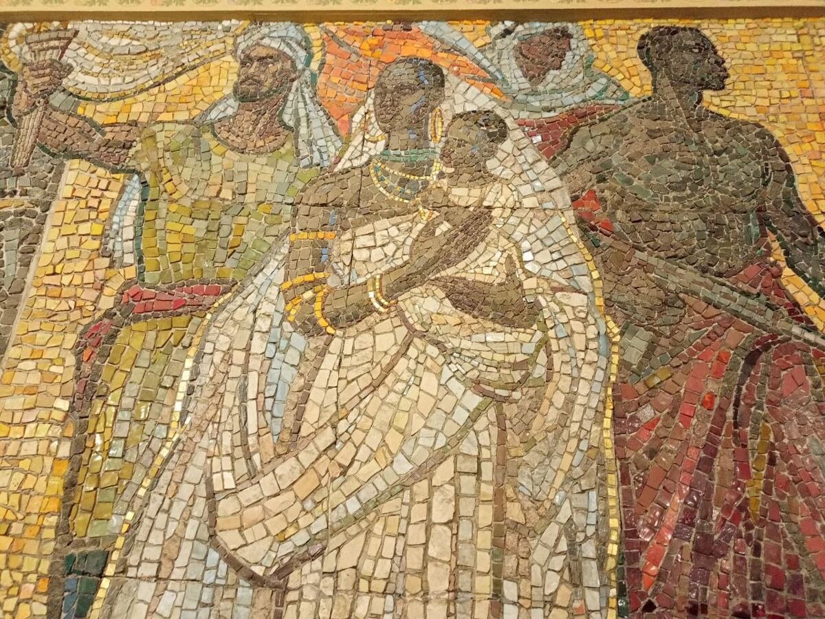 Фото: Мозаика в Институте Африки РАН © Иван Поликаров