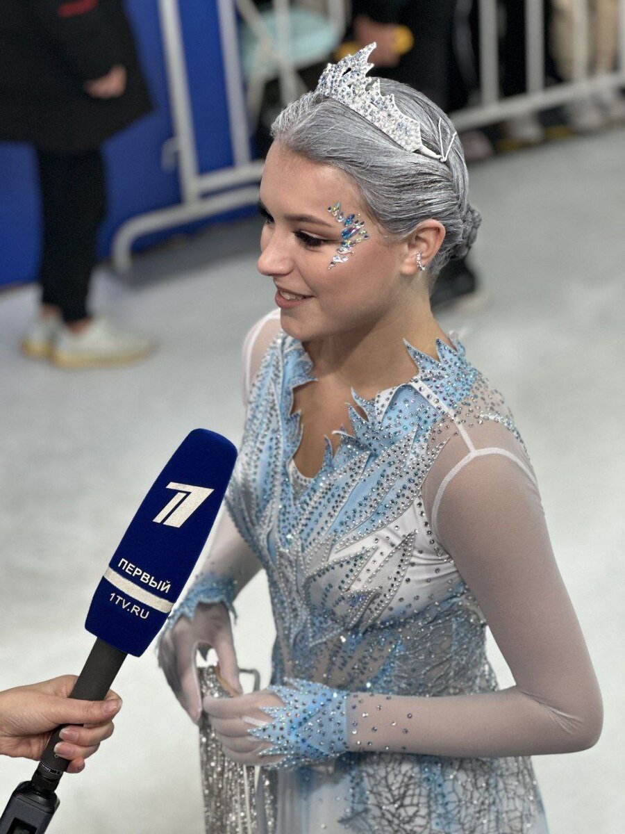 Анна Щербакова дает комментарий Первому каналу. Фото из открытых источников.