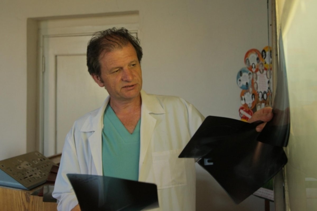    Спасению детей доктор отдал 40 лет.