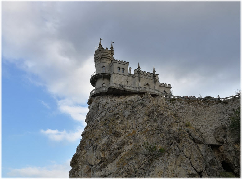 Алупка Ласточкино гнездо. Дворец Ласточкино гнездо в Крыму. Воронцовский дворец – замок Ласточкино гнездо. Мисхор Ласточкино гнездо.