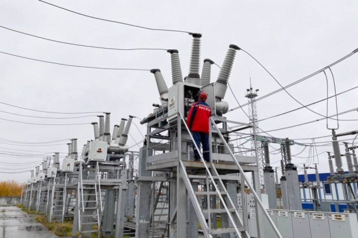     На подстанции энергетики выполнили ремонт и техническое обслуживание.
