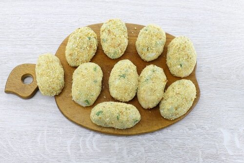 Перемешивание ингредиентов в миске