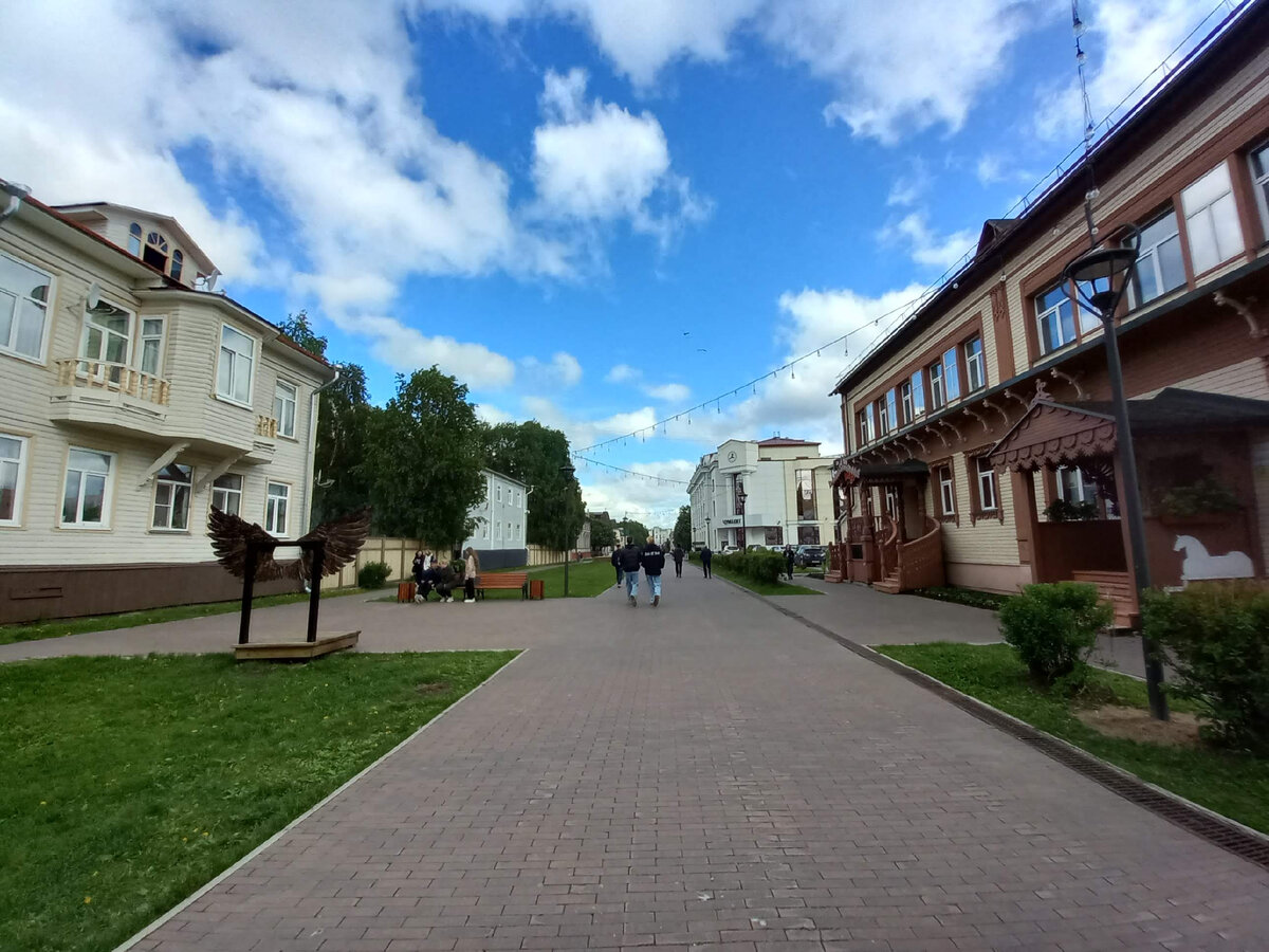 Проспект Чумбарова-Лучинского в Архангельске - скульптуры и дома | По свету  на колесах | Дзен