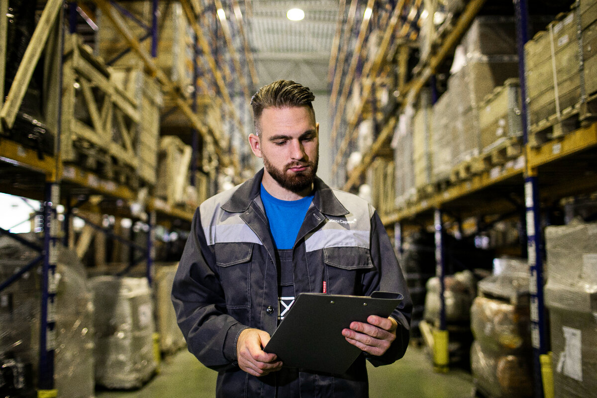 Работа кладовщиком набережные челны. Работа кладовщиком набережные челны. Бригадир на склад. Комплектовщик. Кладовщик на мебельное производство.