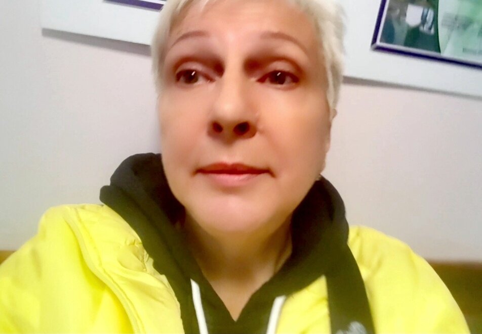 Я уже изнемогаю от сидения на кушетке 