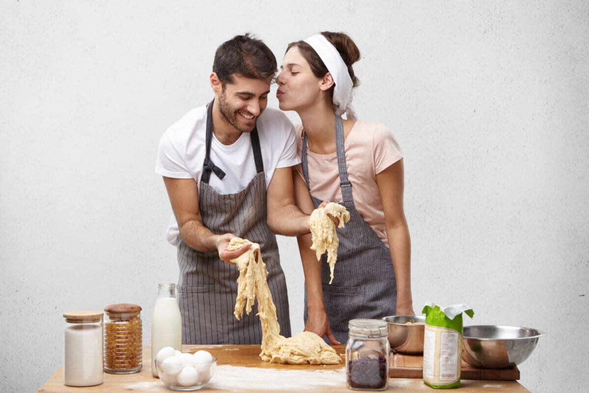 Подготовка вместе. Couple Cooking