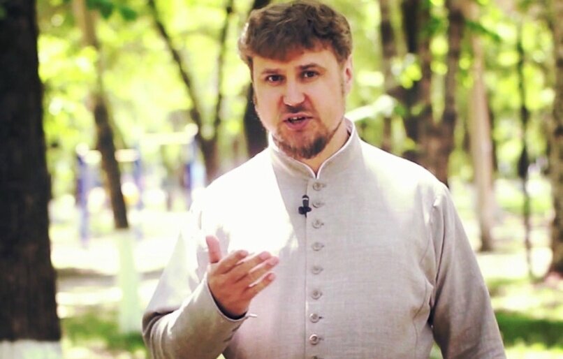 Святослав Шевченко — иерей, журналист, публицист, блогер, настоятель храма мученицы Лукии Сиракузской, священник Кафедрального собора Благовещения Пресвятой Богородицы и Церкви иконы Божией Матери «Всех скорбящих Радость» (г. Благовещенск), руководитель пресс-службы Благовещенской епархии.