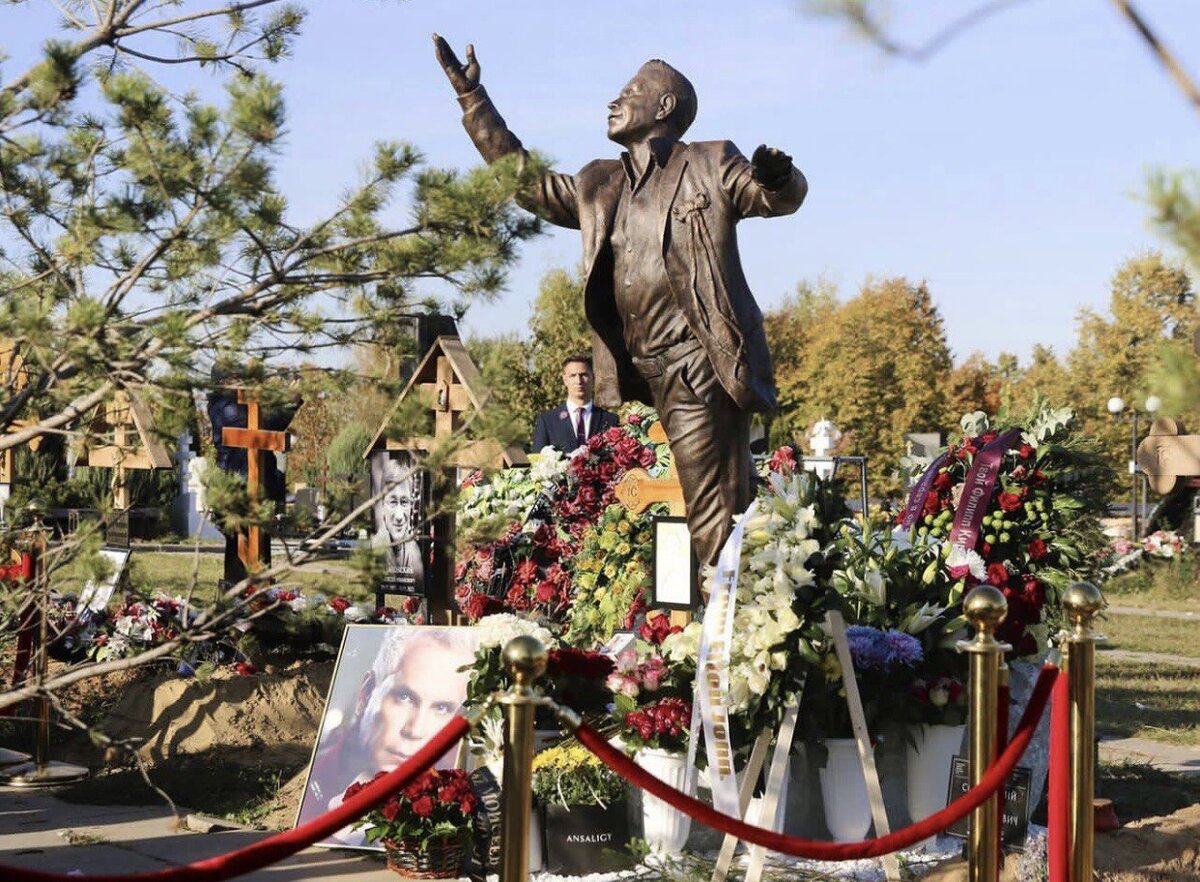 Памятник Борису Моисееву. Фото: соцсети Дмитрия Лазарева