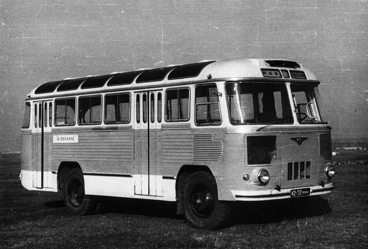 На момент выхода дизайн автобуса был крайне запоминающимся. Чего стоят только верхние окна, заходящие на крышу.