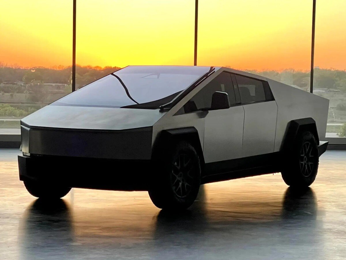    Tesla Cybertruck впервые удалось рассмотреть изнутри [ВИДЕО]