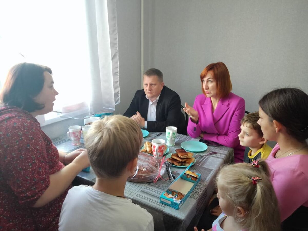    Курянка Елена Дубровина воспитывает 4 приёмных детей из ДНР