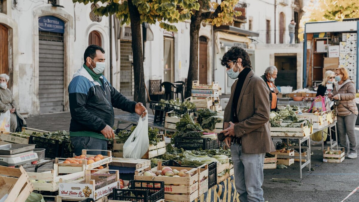    Так и разводят: россиянин нарвался на ушлых продавцов на рынке Турции© Unsplash | Габриэлла Клэр Марино