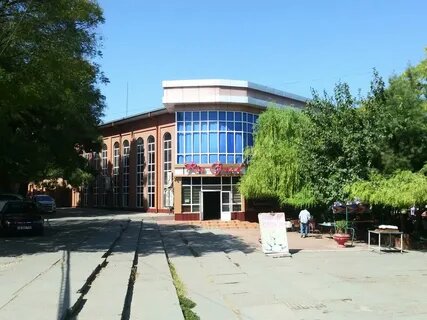 Вход в кафе