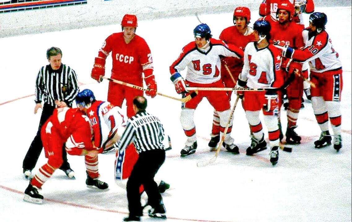 Фото с яндекс.картинки (стычка в матче СССР-США 1982 года)