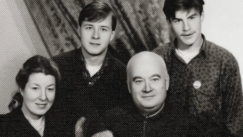Евгений Моргунов с женой и сыновьями