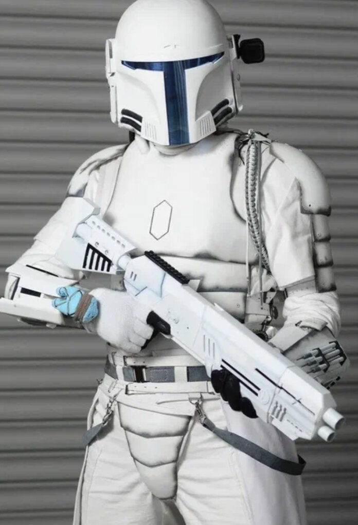 Мандалорец в белом