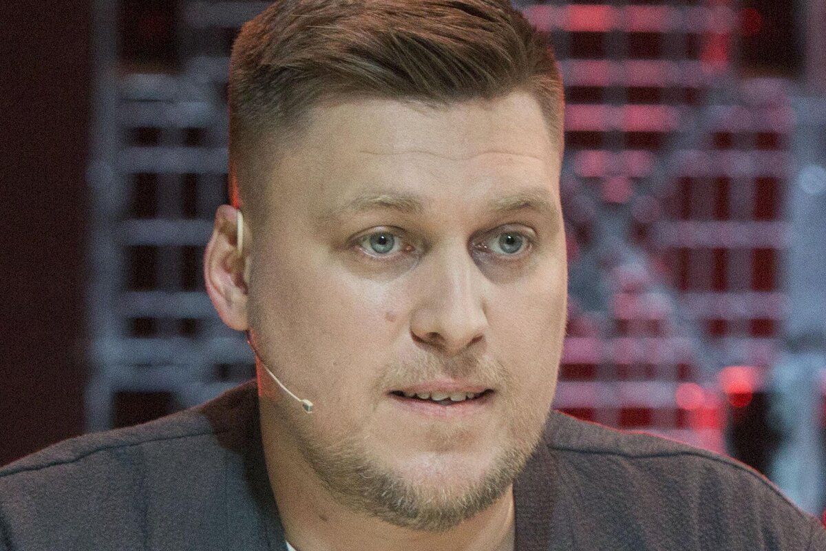     «Я обманул жену»: эмигрировавший в США комик Александр Незлобин признался, что там жизнь намного хуже, чем в Москве