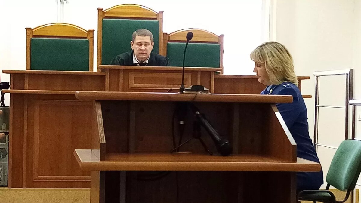     Верховный Суд Удмуртии оставил бывшего главу Ижевска в СИЗО. Александр Бречалов назначил в правительство Удмуртии новых вице-премьеров. Жители столицы просят пустить в дома отопление. Udm-Info подводит итоги вторника, 3 октября.