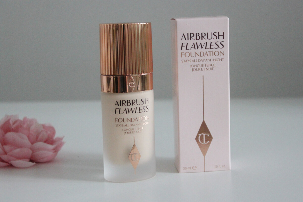 Тональный крем Charlotte Tilbury Airbrush Flawless Foundation.