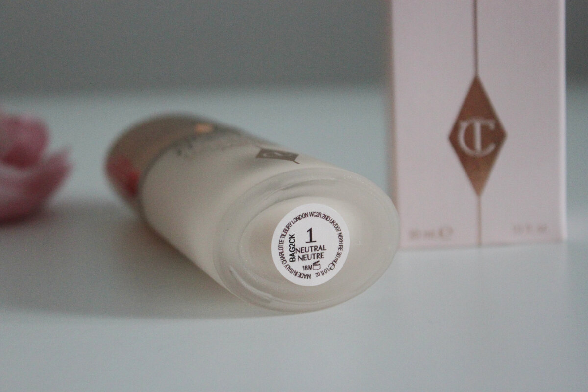 Тональный крем Charlotte Tilbury Airbrush Flawless Foundation.