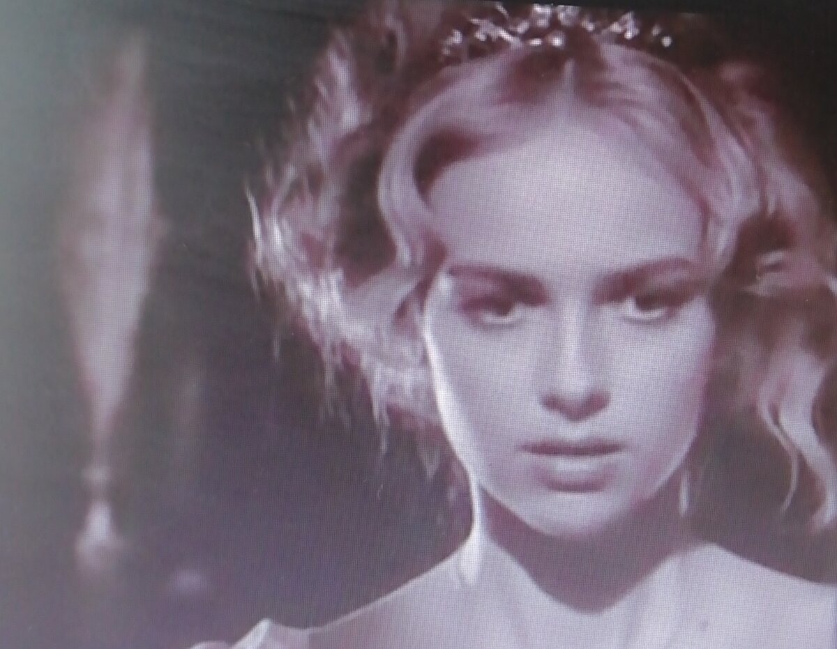 Лилиана в подземелье дворца