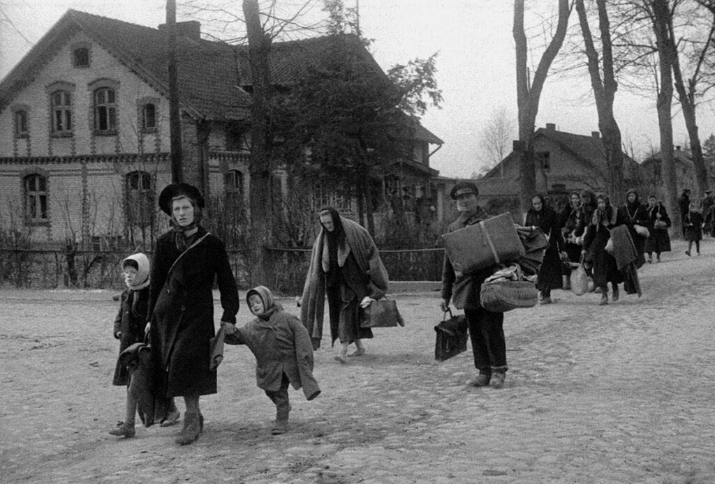 К немецкому населению подаренной Восточной Пруссии поляки отнеслись, мягко говоря, недружелюбно. 