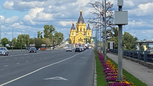 Нижегородская Ярмарка и Нижегородская Стрелка с собором Александра Невского.