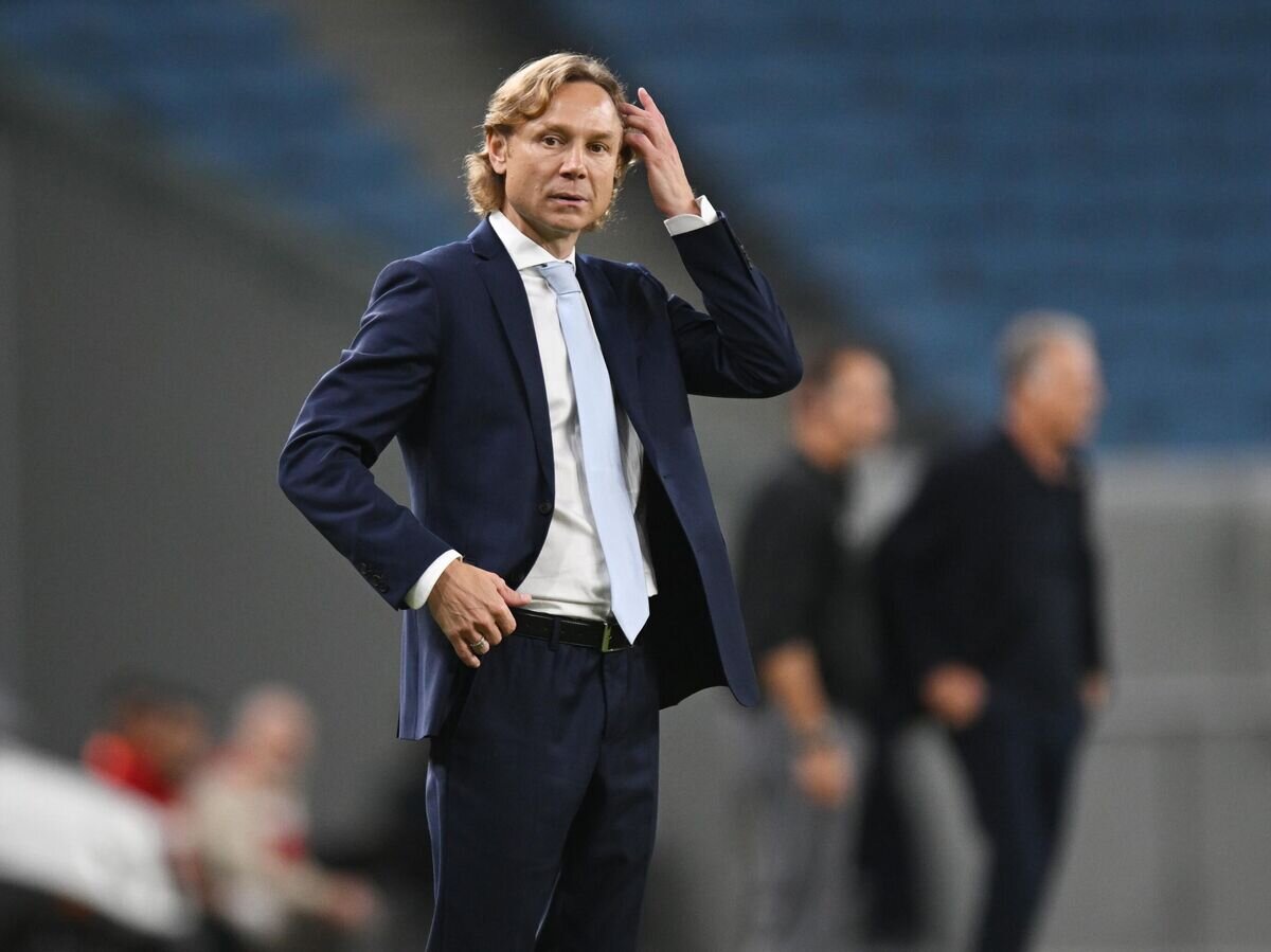    Главный тренер сборной России Валерий Карпин во время товарищеского матча по футболу между сборными России и Катара.© РИА Новости / Григорий Сысоев