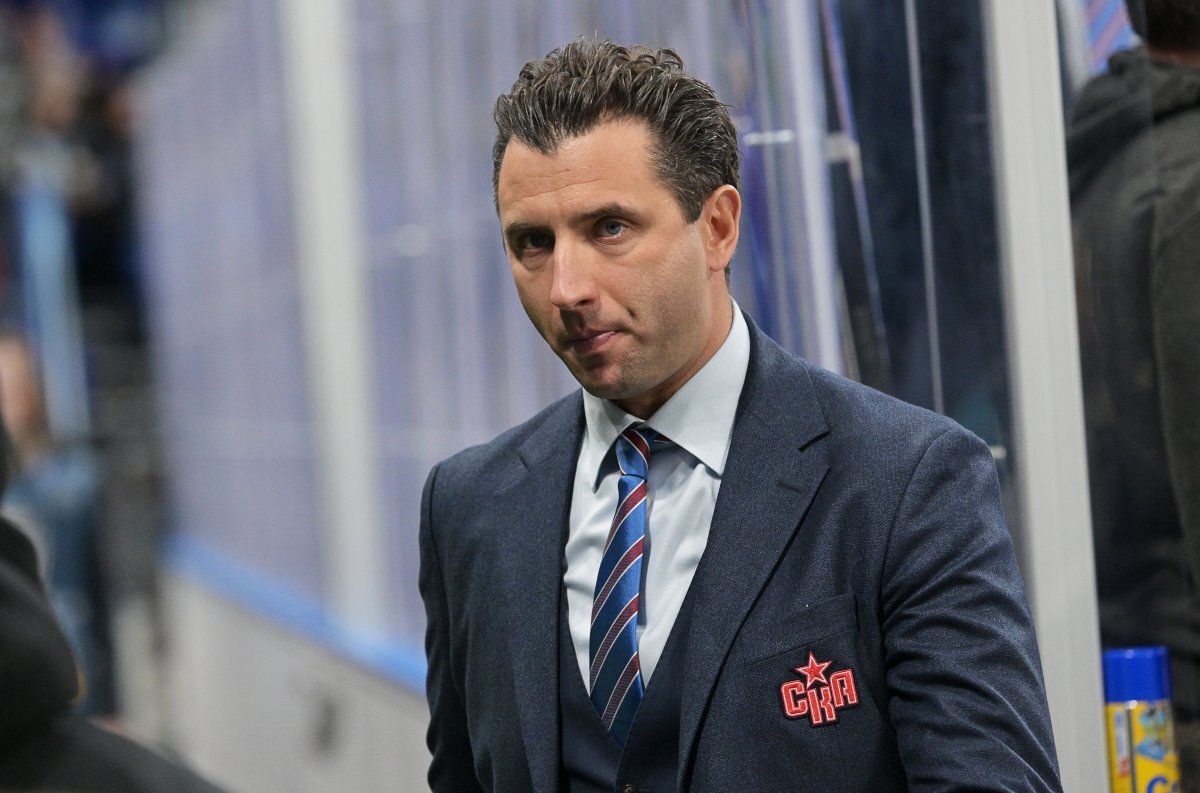    Ротенберг поделился фото с Диего Марадоной в свитере сборной РФ по хоккею