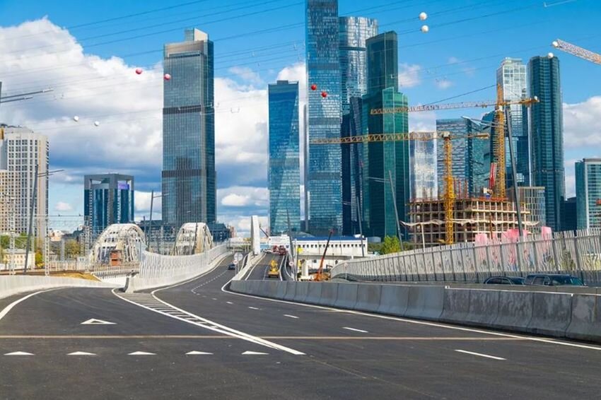 Проспект Багратиона ведет от западной части МКАД прямиком к небоскребам "Москва-Сити"