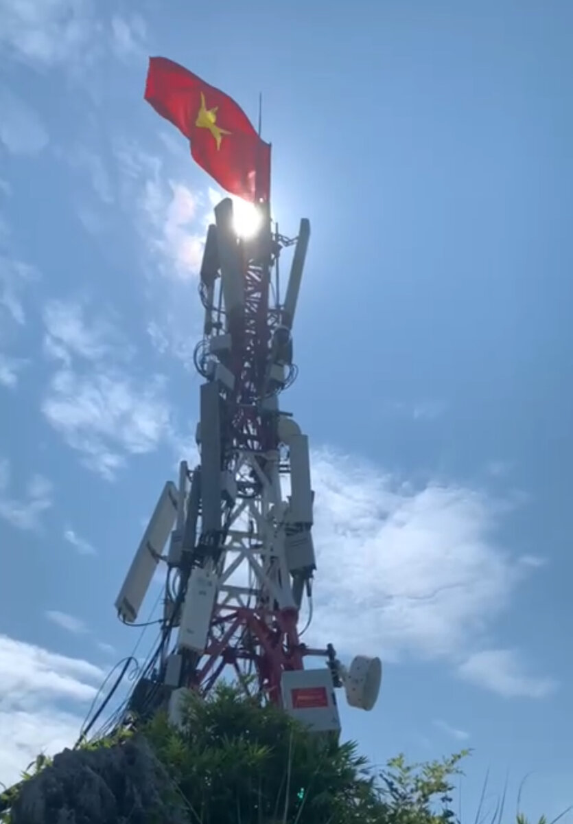 Простите за качество, это скрины с видео, почему то я ничего не сфоткала кроме вида. Телебашня.