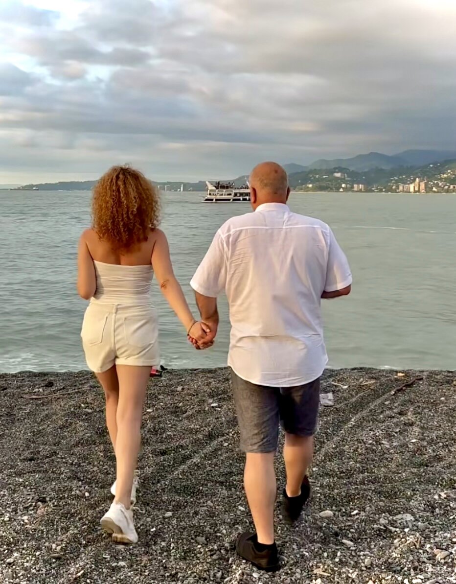 На фото я с мужем в день нашего 30-летнего юбилея свадьбы ✌🏻