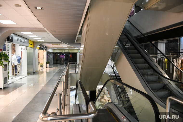    Мальчик упал с эскалатора и травмировал руку