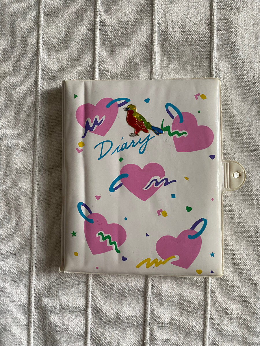 «С кем-то я обсуждала свою повесть, а с людьми близкими по духу обменивалась доверительными письмами. Писала я и тем, к кому подступиться было не так легко. Занималась «Повестью» и находила утешение в бесконечных разговорах о том и о сём.»  (Цитата из книги «Дневник»).
