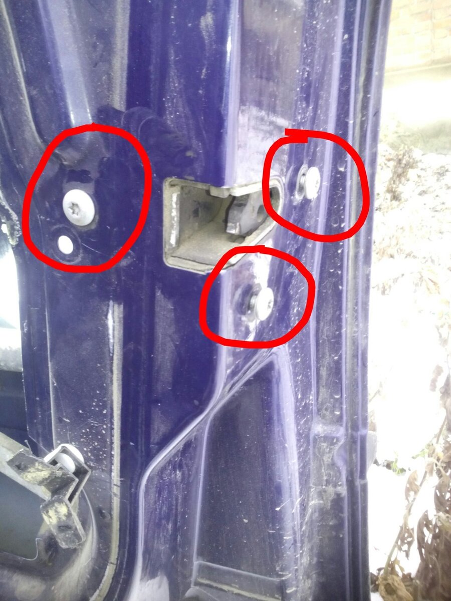 Бмв х5 дверь изнутри. Дверь bmw e70. Как открыть бмв х5 без ключа. Не открывается задняя дверь е39. Не открывается дверь бмв е70.