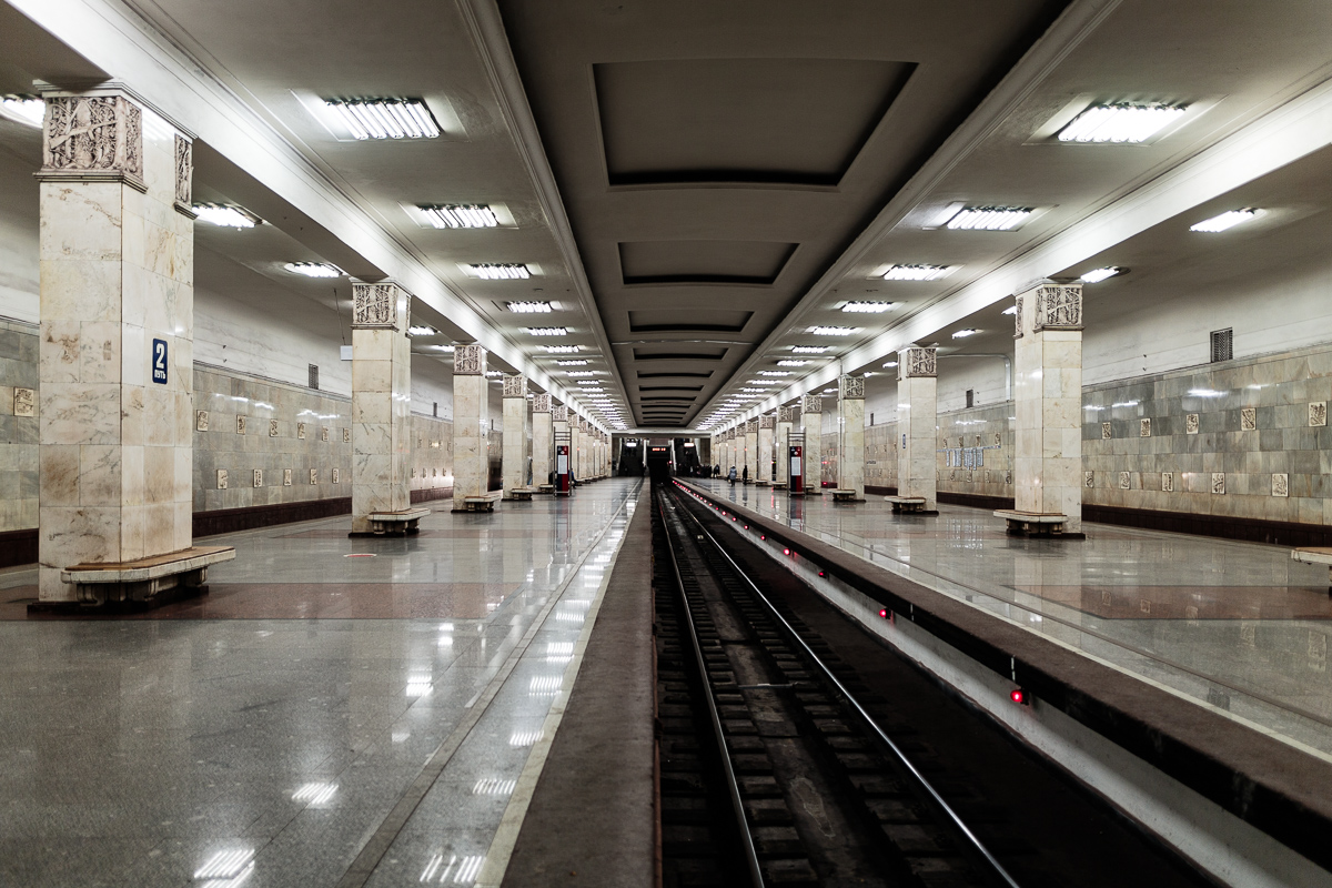 Метро измайлово. Московский метрополитен станция Партизанская. Партизанская (станция метро, Москва). Метро Партизанская вестибюль. Московское метро станция Партизанская (Измайловский парк).