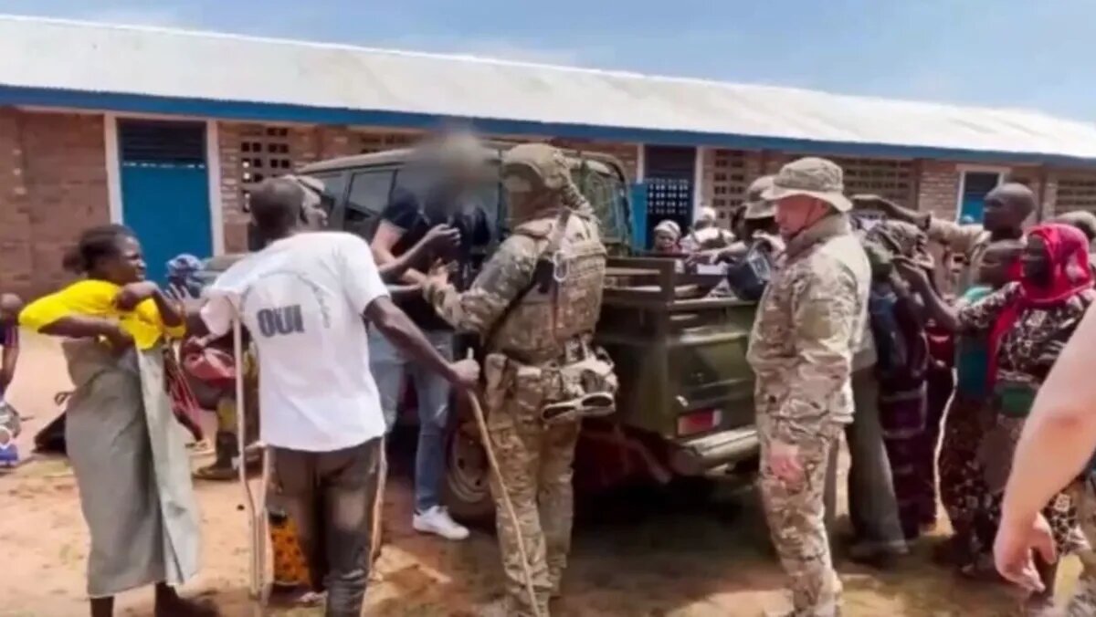 Опубликовано видео из последней поездки Евгения Пригожина в Африку. Фото: Кадр из видео