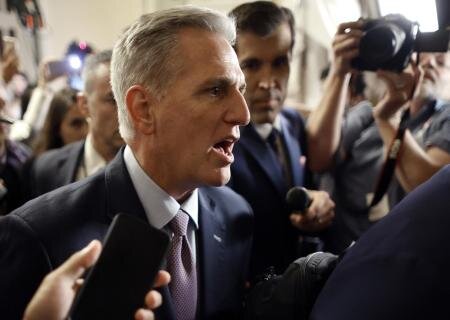    Палата представителей США уволила своего спикера Маккарти