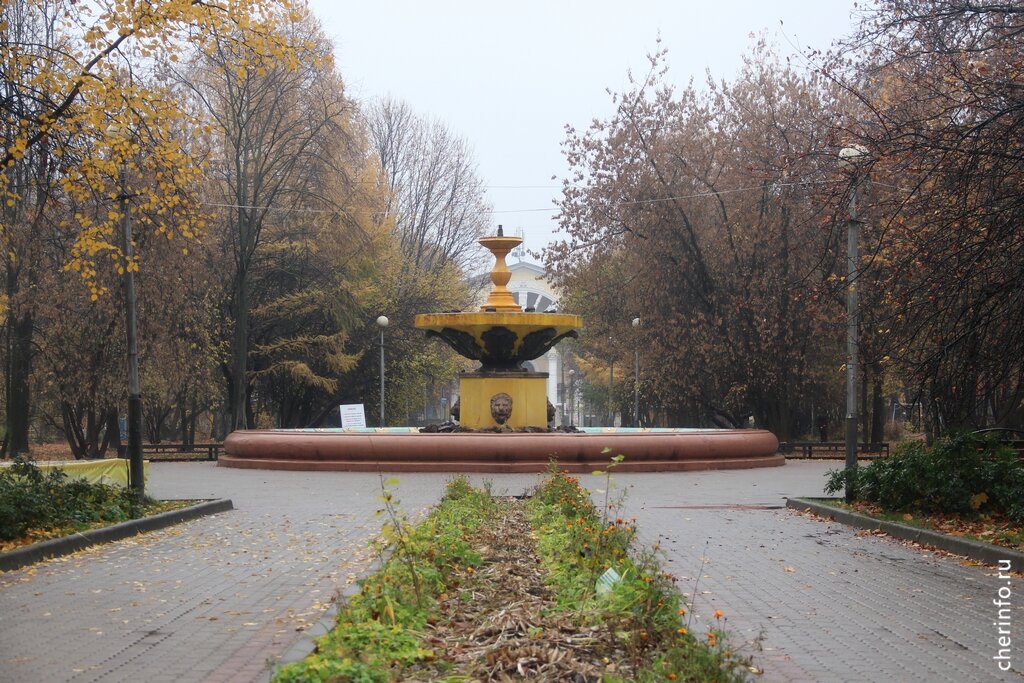    Светильники меняют на центральной аллее, работы завершатся до конца недели.