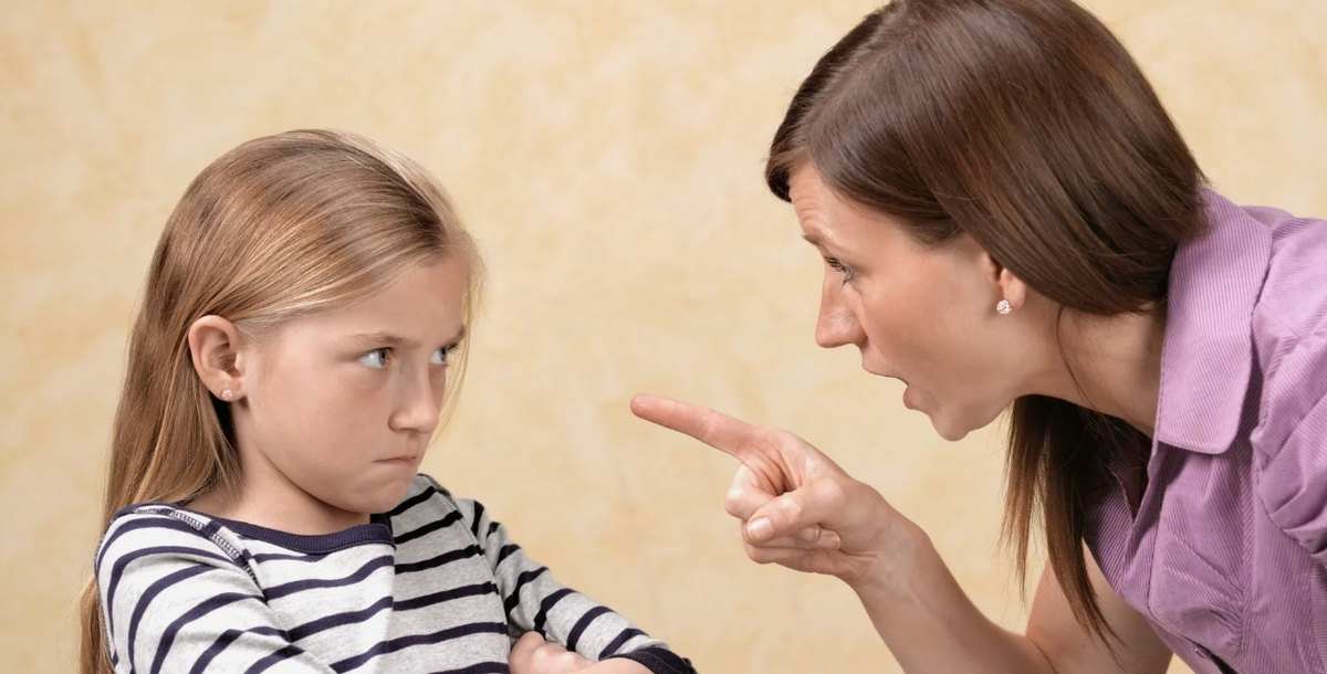 Зачем мать заставляет свою дочь чувствовать себя неправой даже в здравых своих суждениях? 