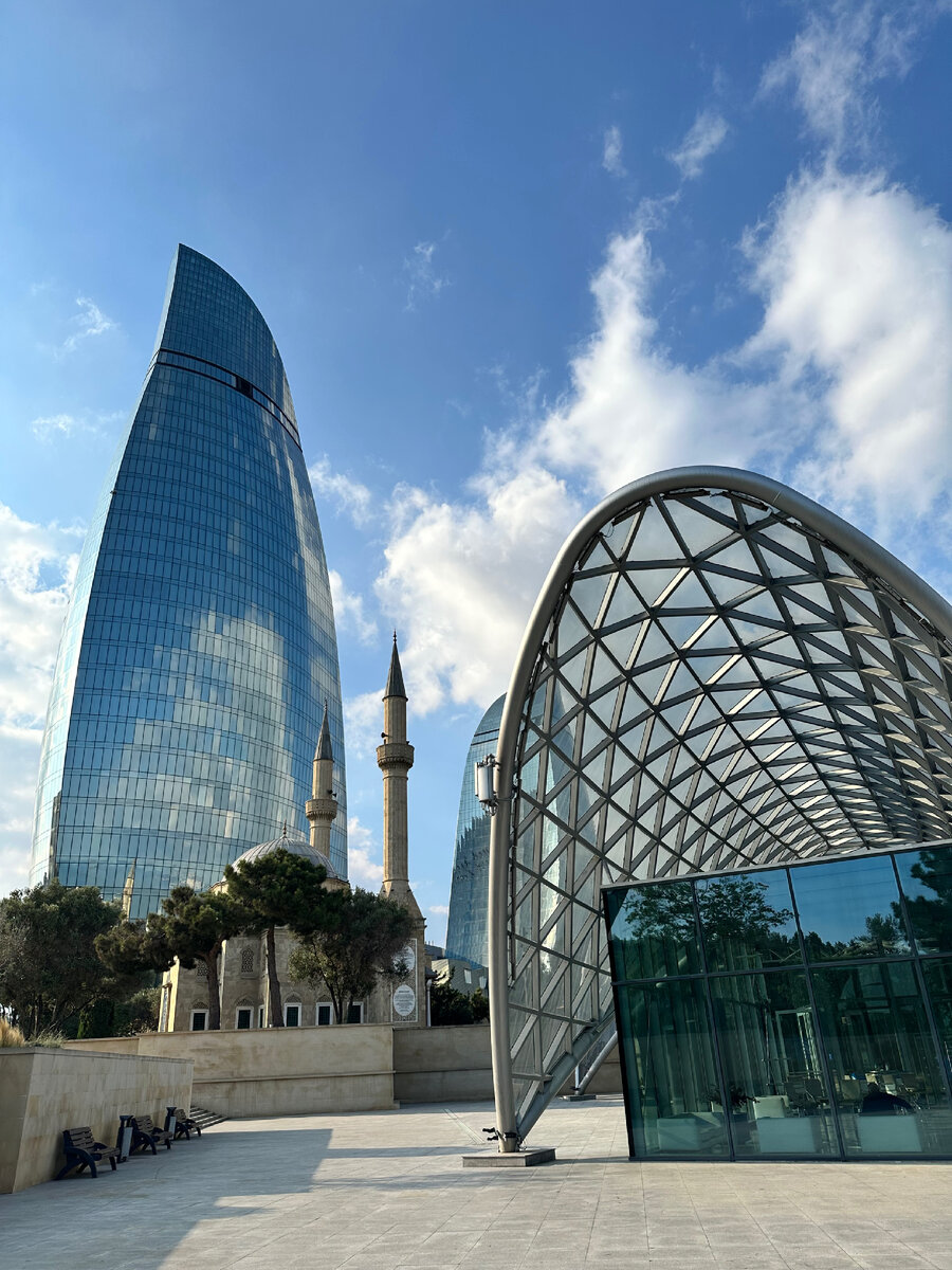 Фуникулер, мечеть и Пламенные башни 