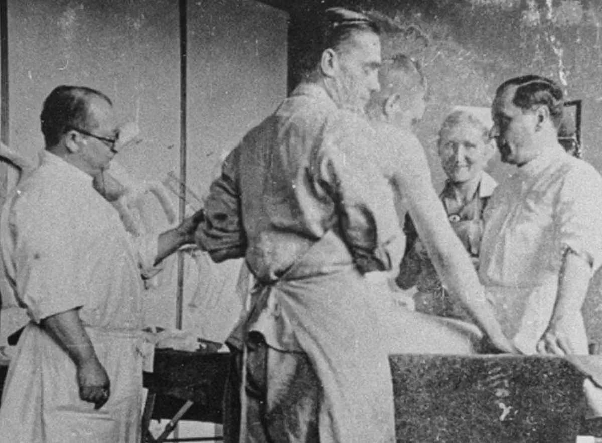 Немецкий врач был. Врачи в концентрационных лагерях нацистской Германии. Эксперименты врачей нацистской Германии.