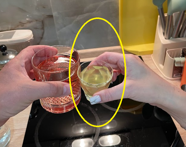 Мы с супругой поднимаем себе настроение. 