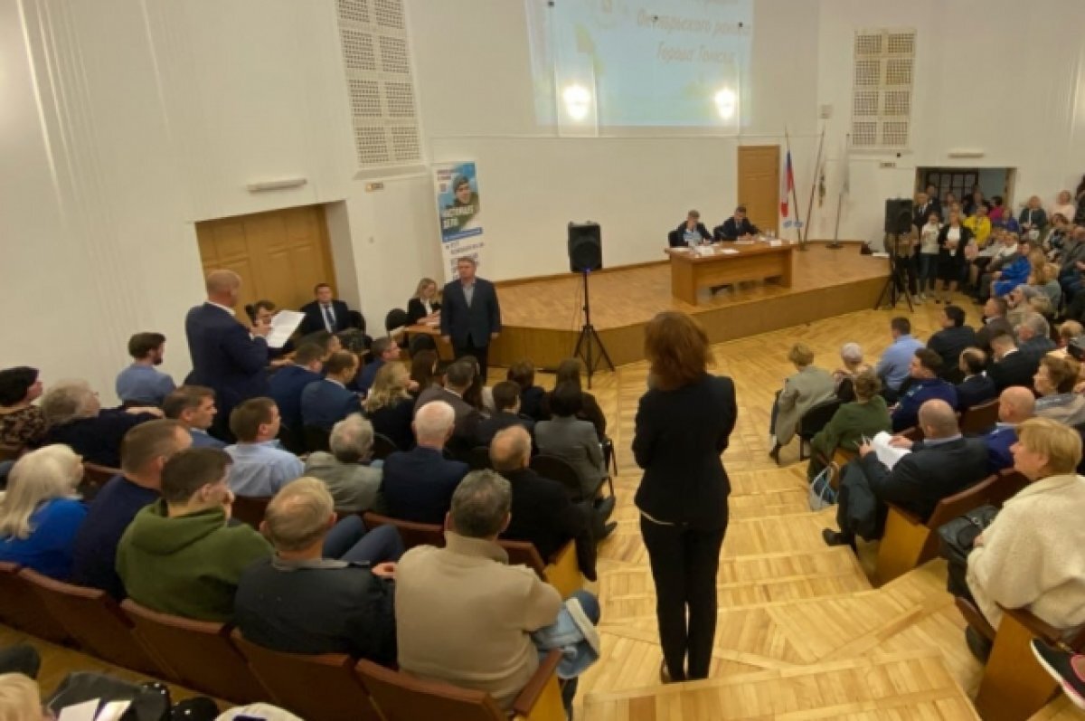    Мэр Томска провел встречу с жителями Октябрьского района