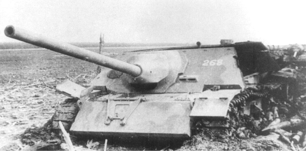 Застрявшие и разбитые советской артиллерией истребители танков «Ягдпанцер» (Jagdpanzer IV\70(V). На первой машине номер советской трофейной команды «268». Источник фото: https://waralbum.ru/43261/