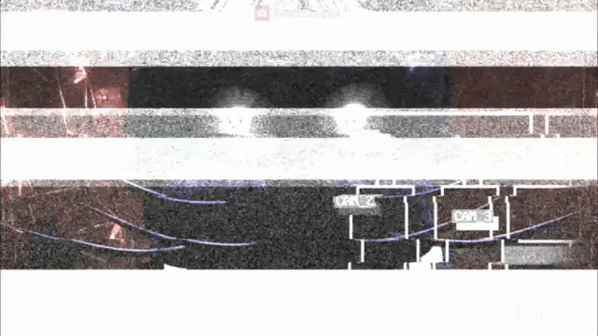 Макси загораживает экран