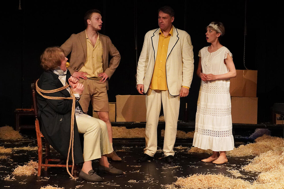 Осенние скрипки виктюк. Спектакль осенние. Спектакль осенние. Чехов чайка александринский театр. Осень в спектакле.