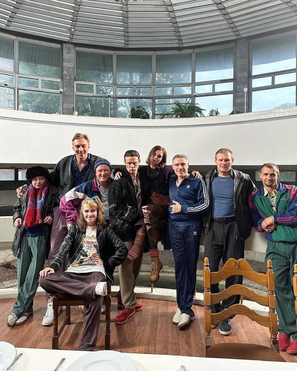    Кристина Асмус в окружении коллег