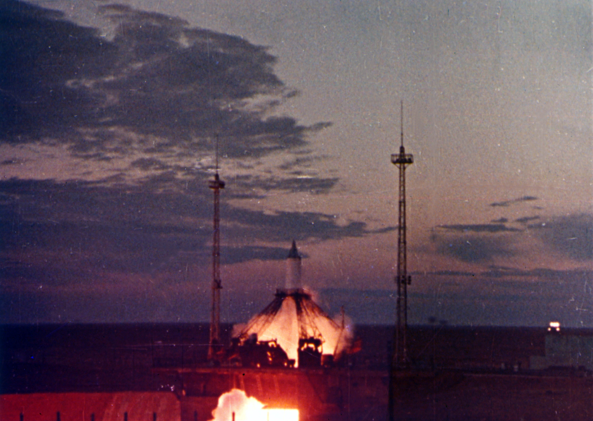 Запуск ракеты-носителя 8К71ПС с первым ИСЗ. РГАНТД. Арх. № Д1-1843цв 