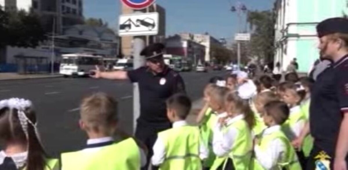    В Курске прошла акция "Шагающий автобус"